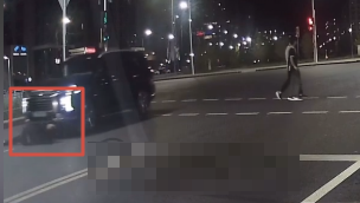 Внедорожник переехал самокатчика в Астане