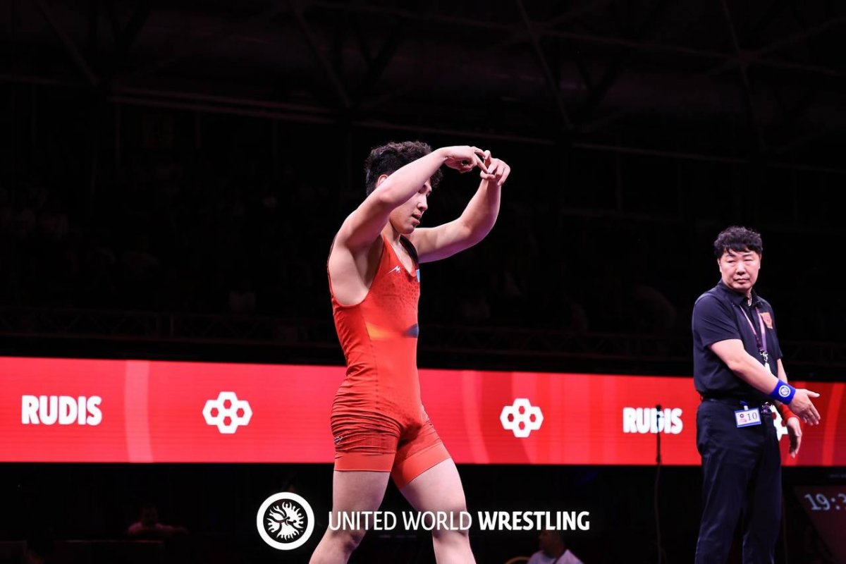 Казахстанец поборется за золото юниорского чемпионата мира по греко-римской борьбе