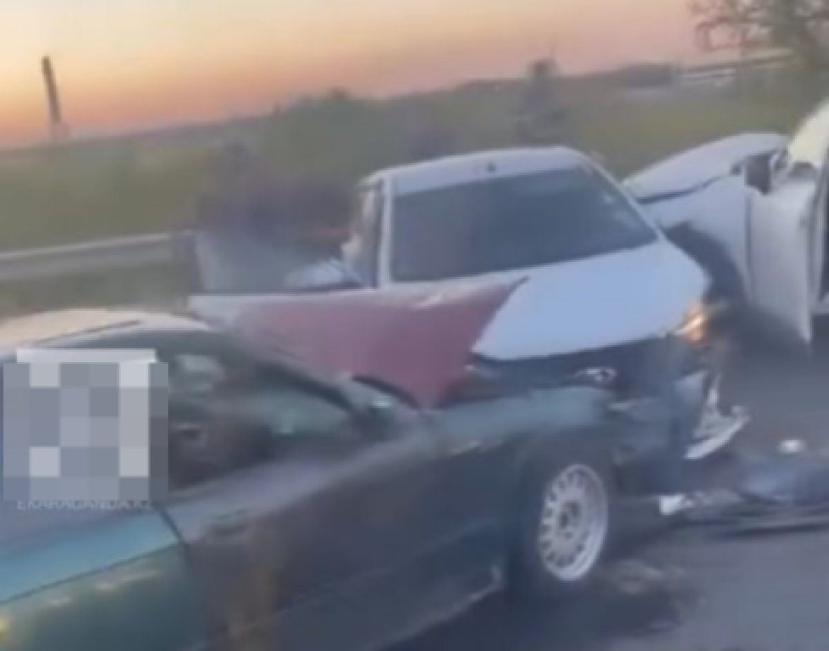 Массовое ДТП произошло на мосту в Караганде (ВИДЕО)