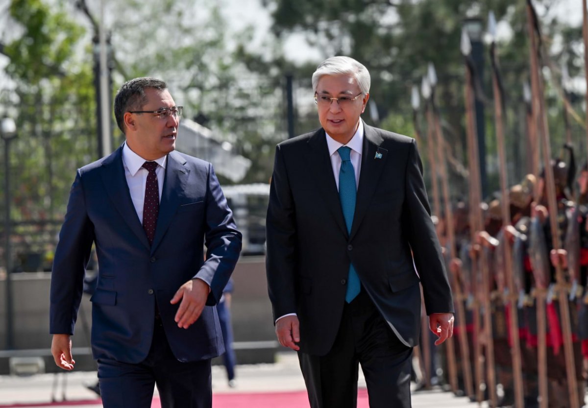 Токаева торжественно встретили в резиденции “Ынтымак Ордо”