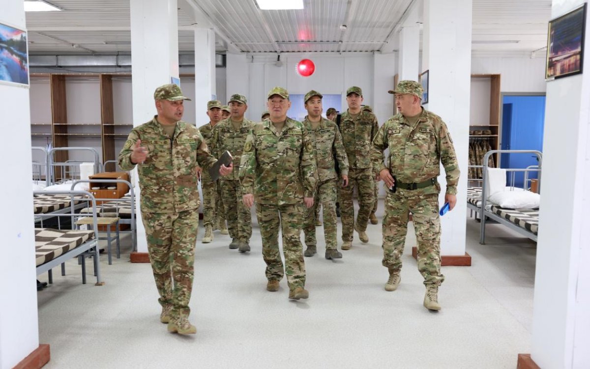 Усилить боеготовность армии Казахстана потребовал министр обороны