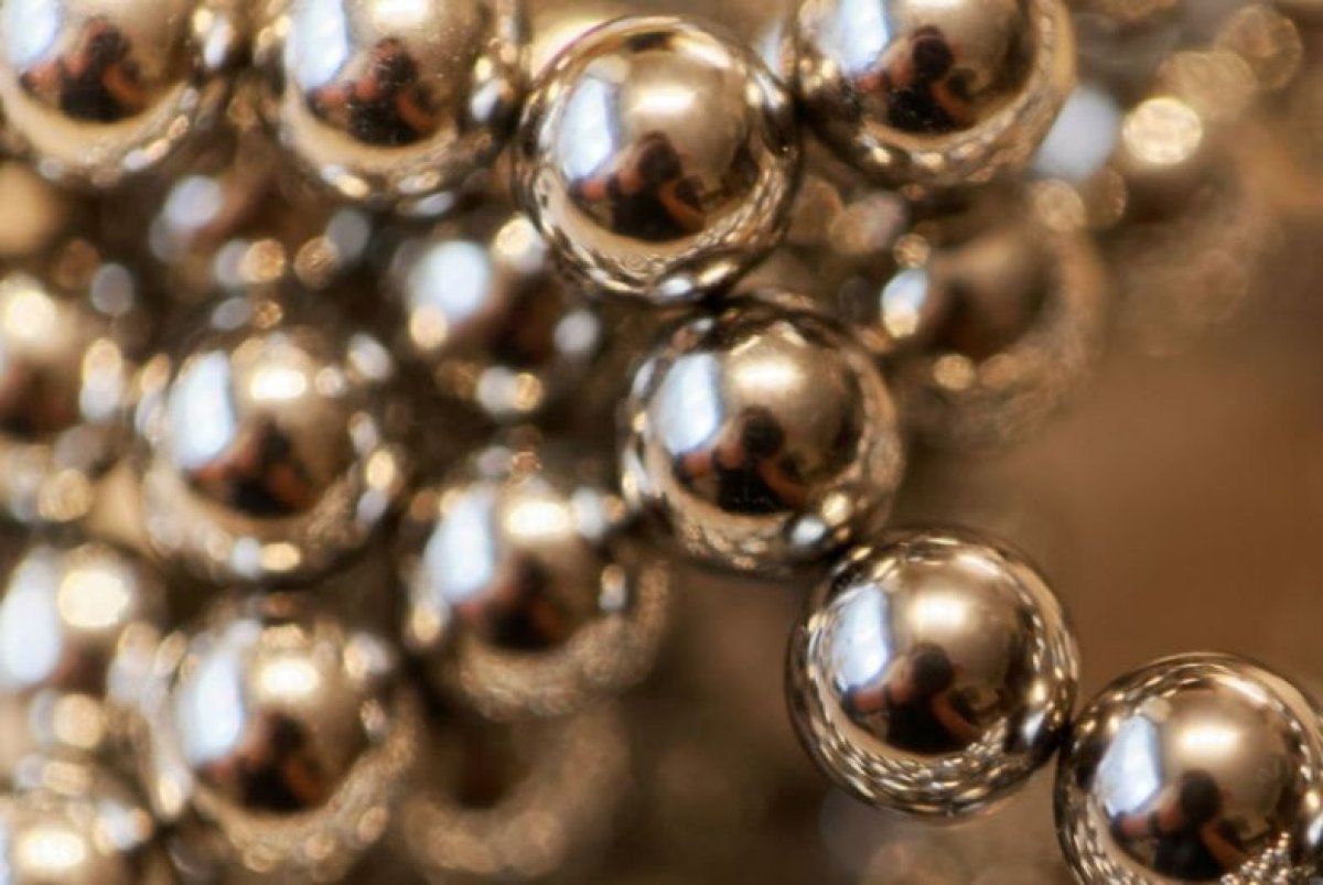 Врачи вытащили из ребенка “змею” из магнитов в Караганде