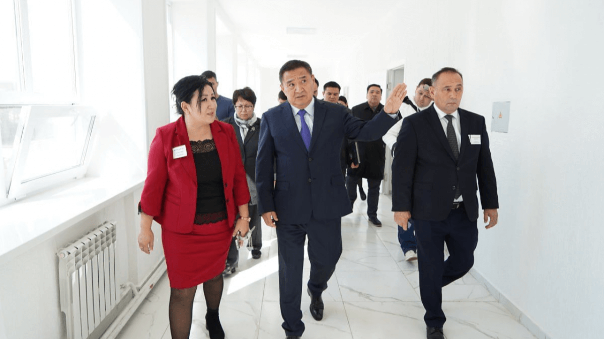 Марат Ахметжанов предложил сельским детям бесплатное обучение в вузах