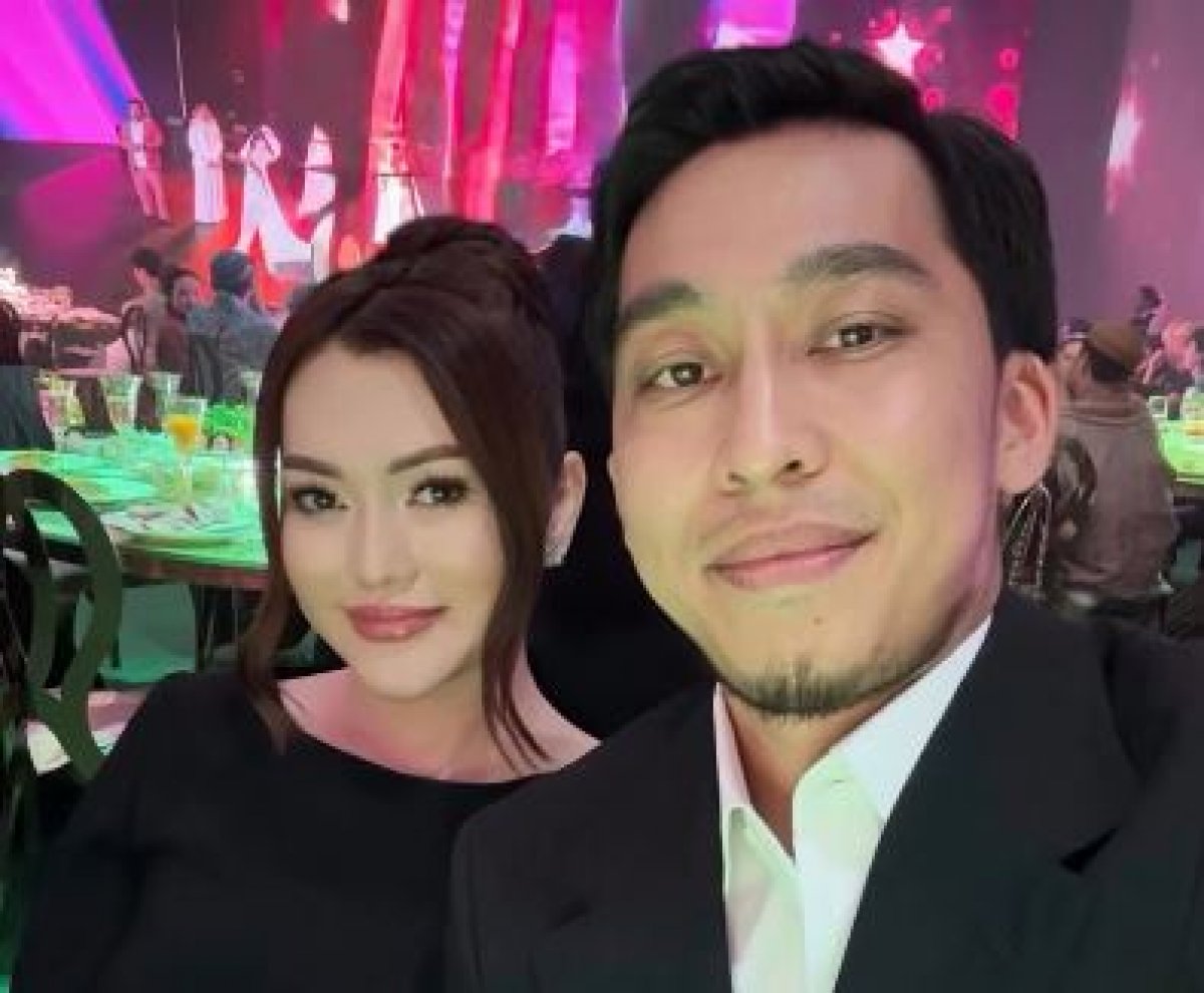 Супруг Ерке Есмахан упал с мотоцикла и взбудоражил публику (ВИДЕО)