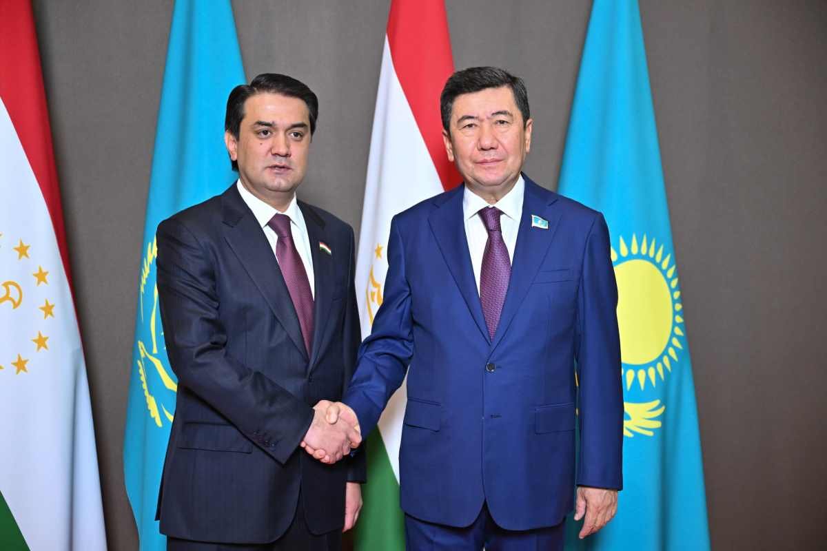 Спикер Мажилиса встретился с председателем Маджлиси милли Маджлиси Оли Таджикистана