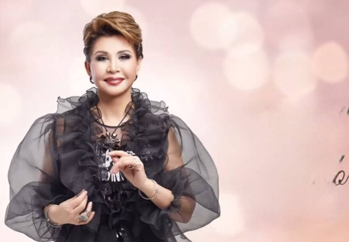 Роза Рымбаева поделилась кадрами с примерки