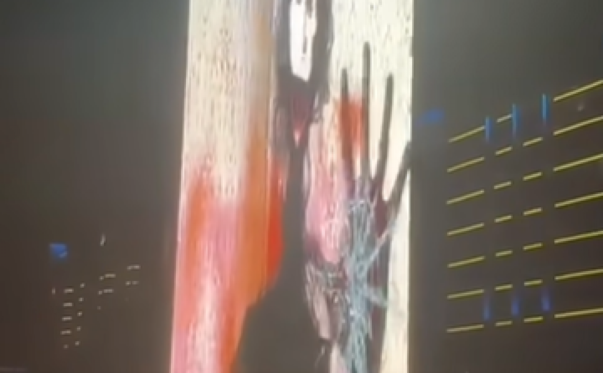 Жуткий скример на LED-экране напугал жителей Усть-Каменогорска