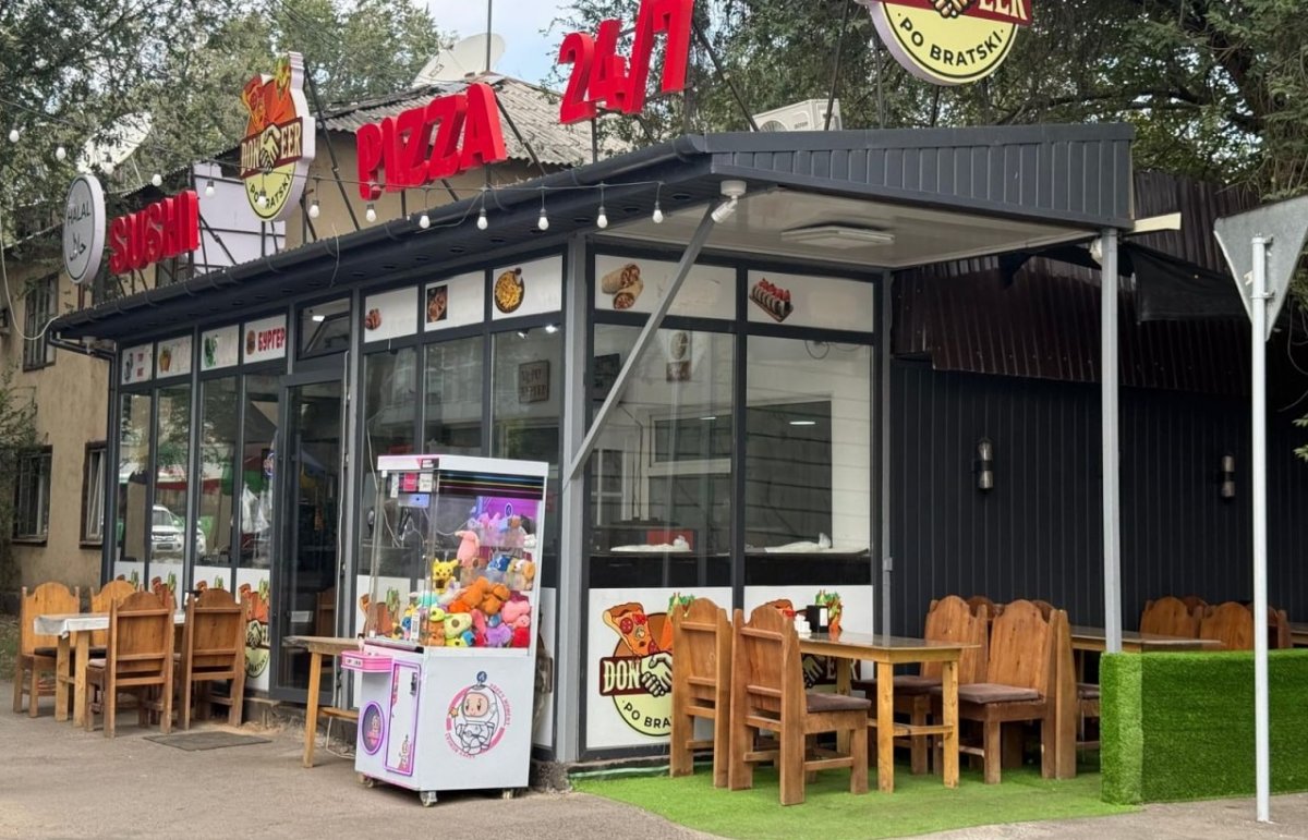 Незаконную пристройку к кафе снесли в Алматы