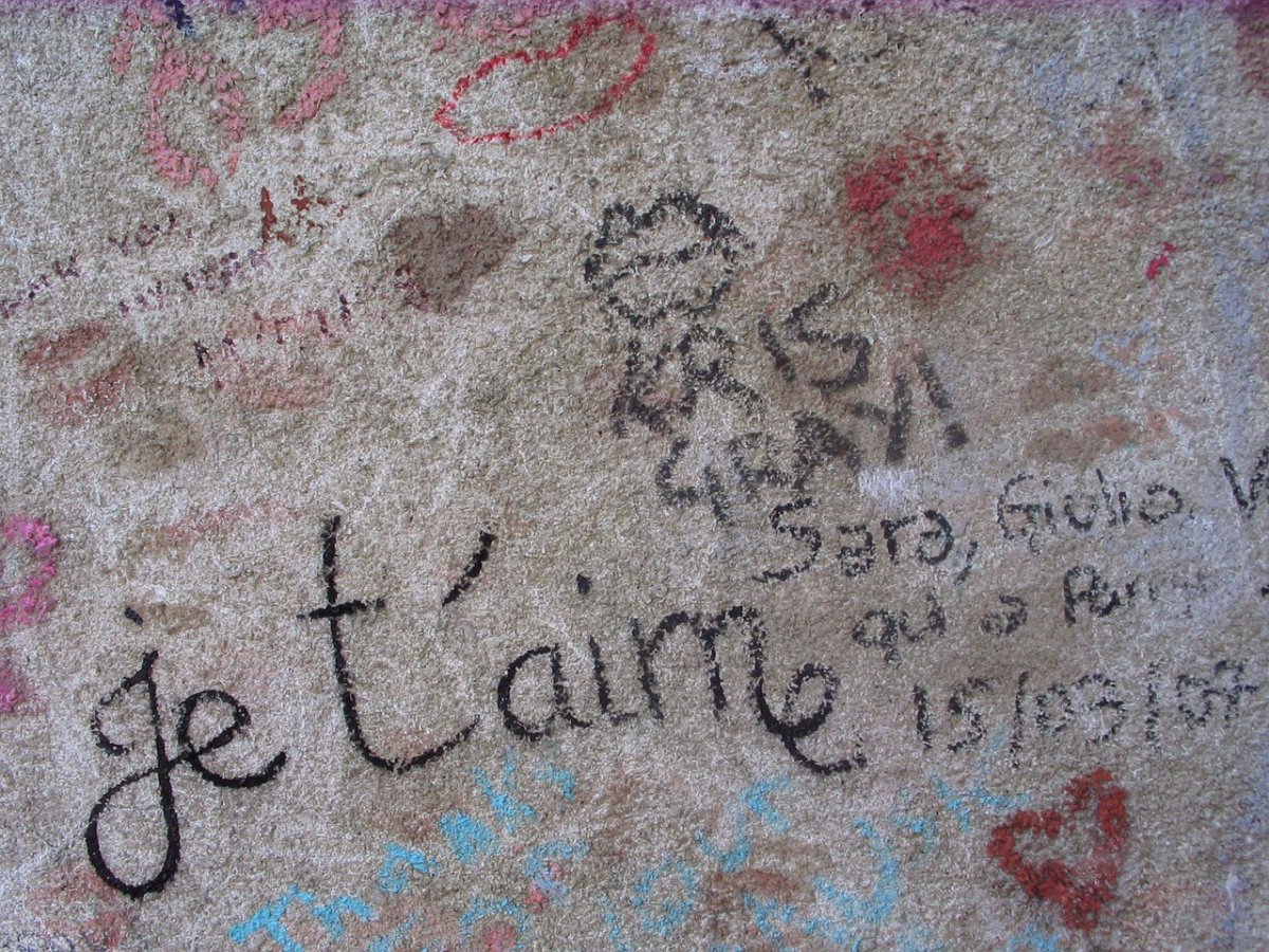 Семья из Караганды разрисовала горы Каркаралинска (ВИДЕО)