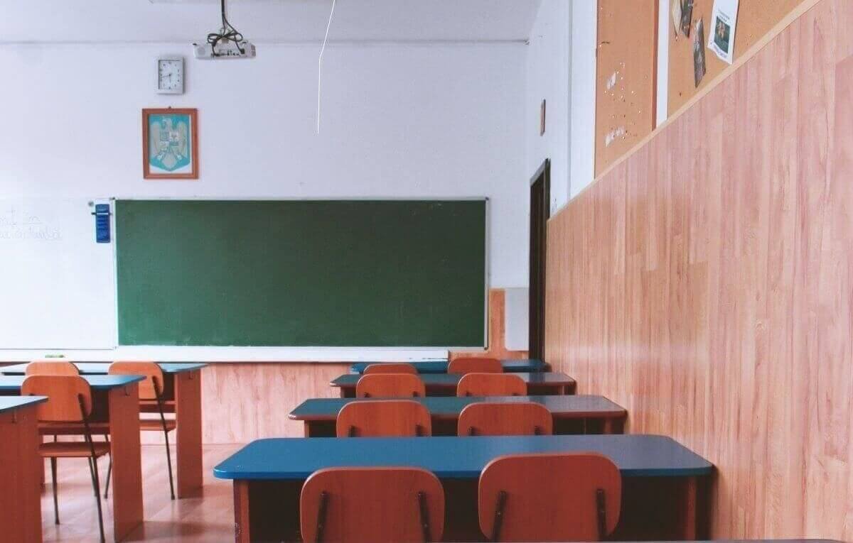 Школы обеспечены учебниками на 100% в Казахстане