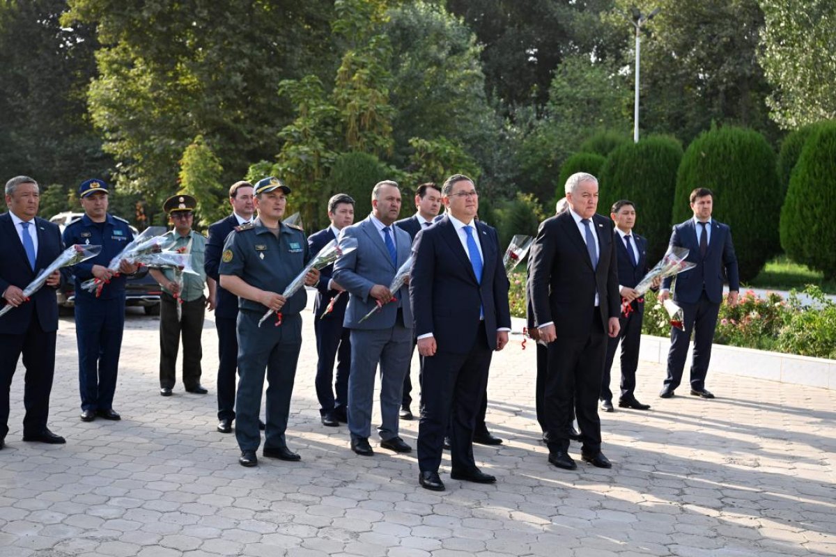 Память воинов-казахстанцев почтили в Душанбе