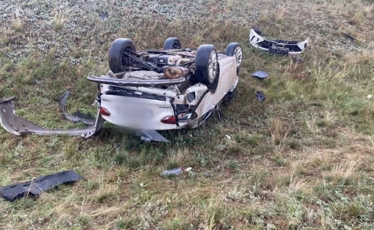 Chevrolet перевернулся в Павлодарской области - двое пассажиров не выжили