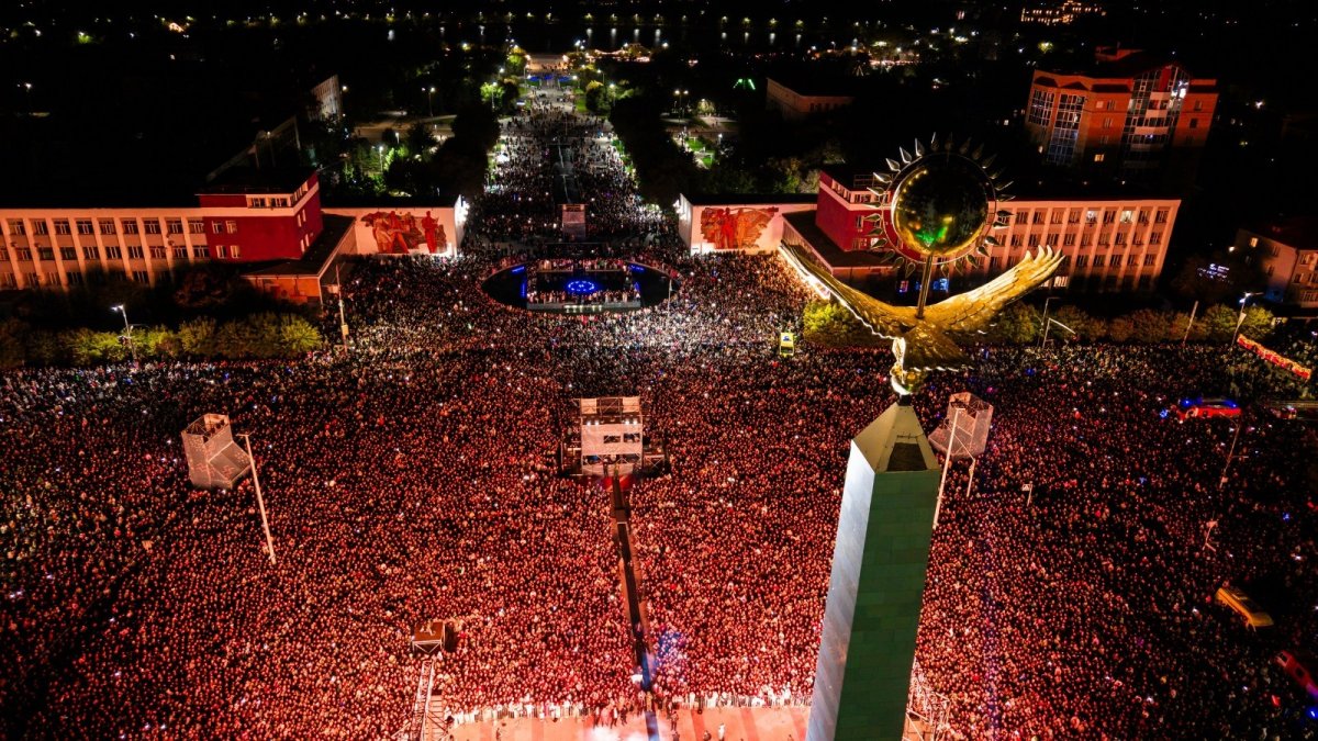 Новый рекорд страны: 120 тысяч зрителей собрал концерт в Караганде