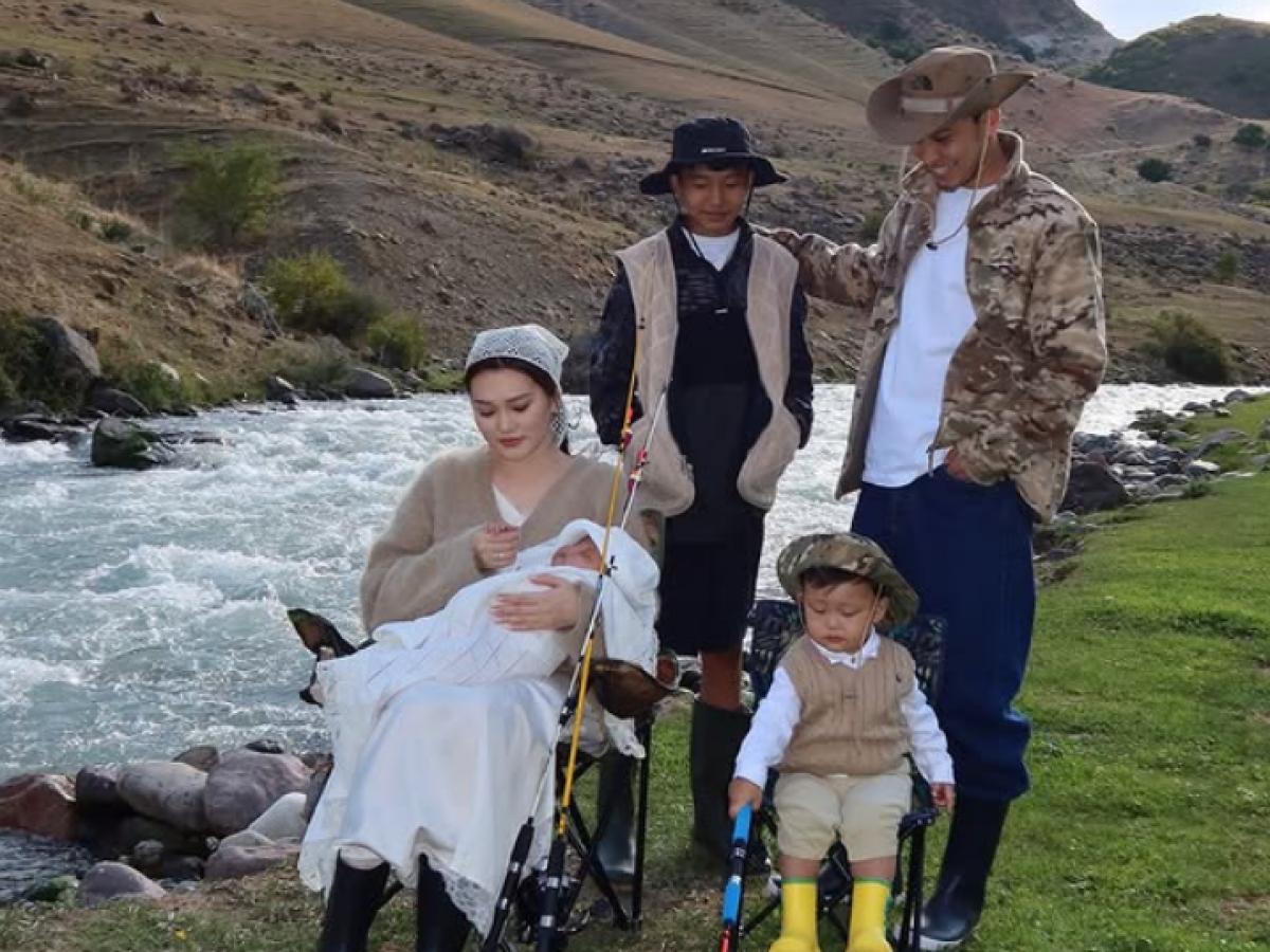 Ерке Есмахан и Raim впервые показали лицо среднего сына