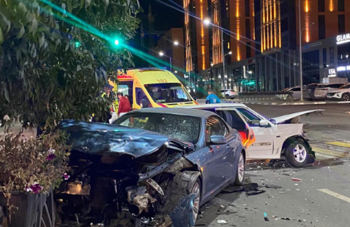 Lada не пропустила BMW: пострадали два человека в Костанае