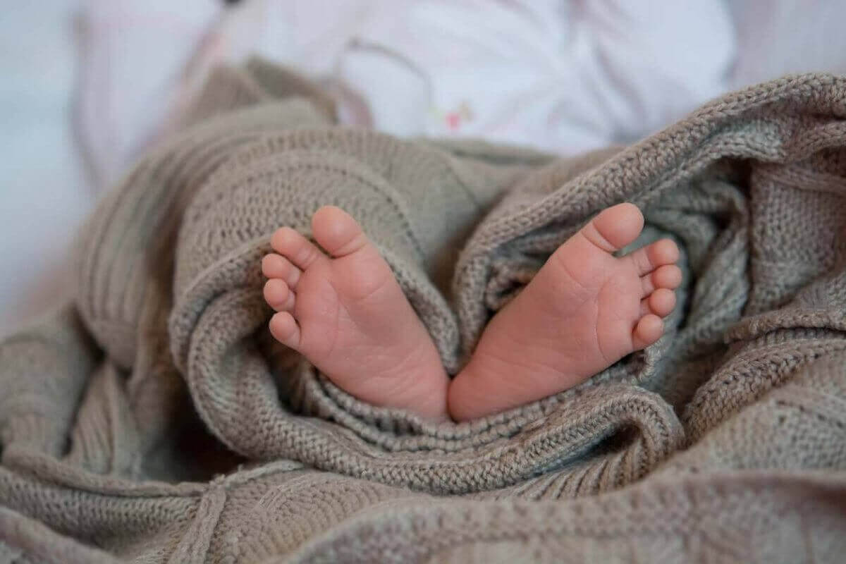 25 лет без дочери: в Уральске мать впервые обняла ребенка, которого считала мертвым