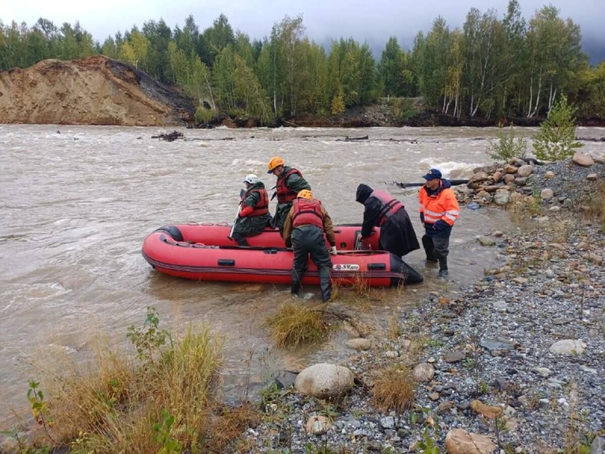 Бурная река унесла водителя квадроцикла в Риддере