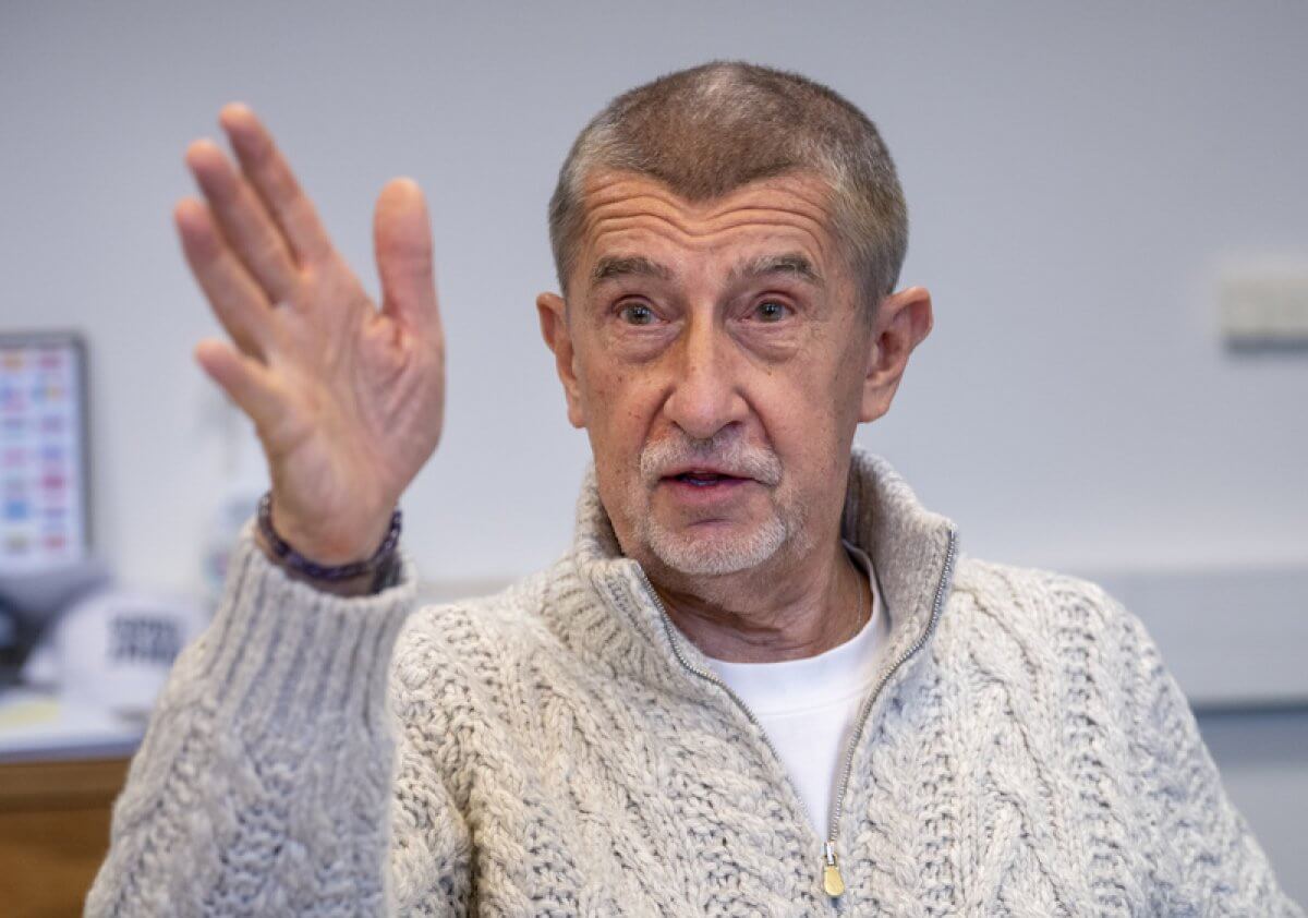 На экс-премьера напали во время предвыборной встречи в Чехии