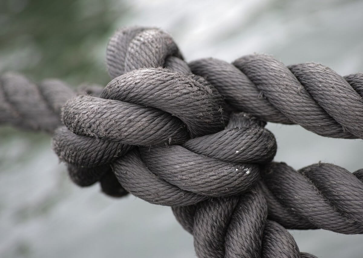 Казахстанку задержали в аэропорту Омана: ее спасали от рабства