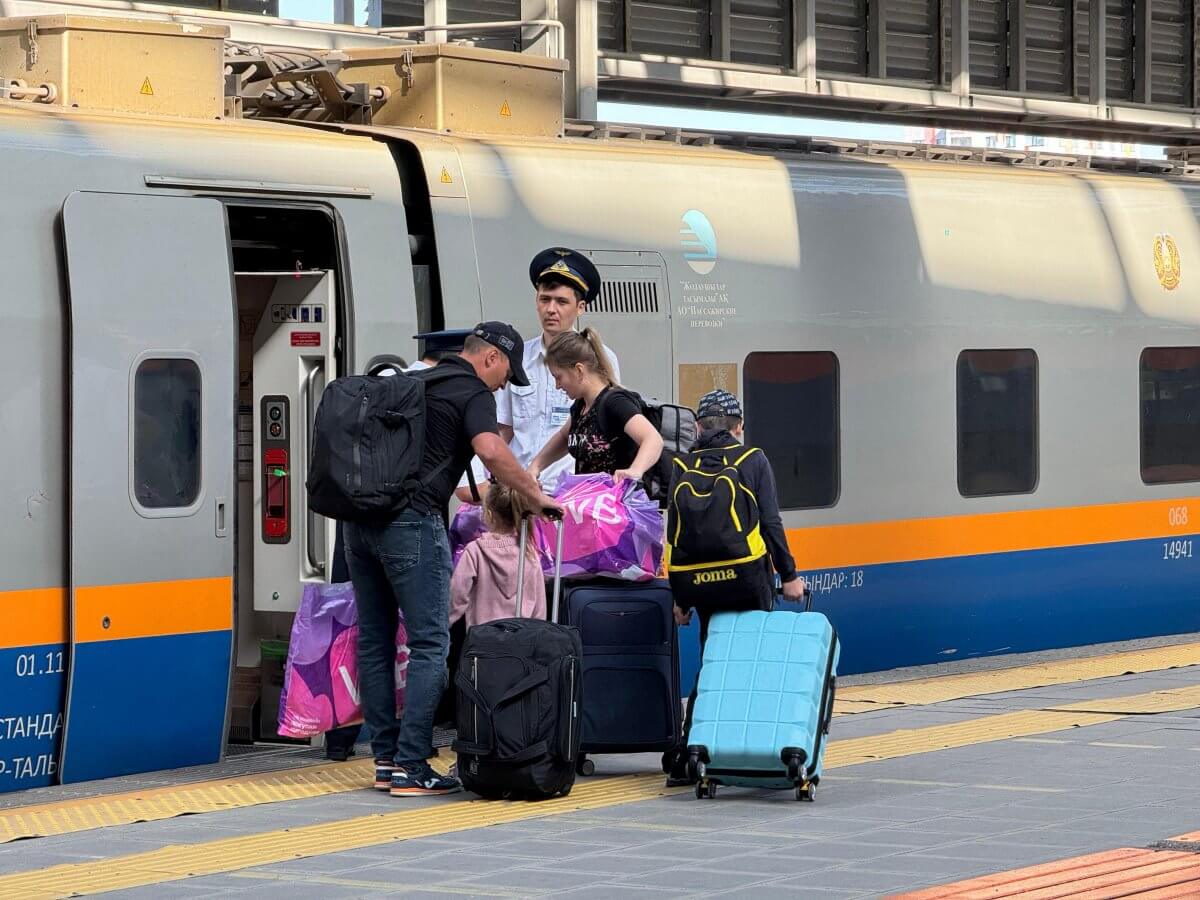 Билеты на поезд с пересадкой купили более 20 тысяч раз в Казахстане
