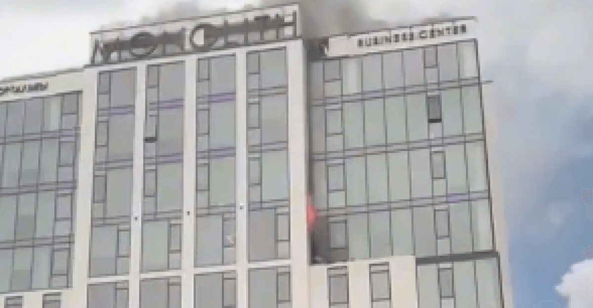 Пожар в бизнес-центре произошел в Астане