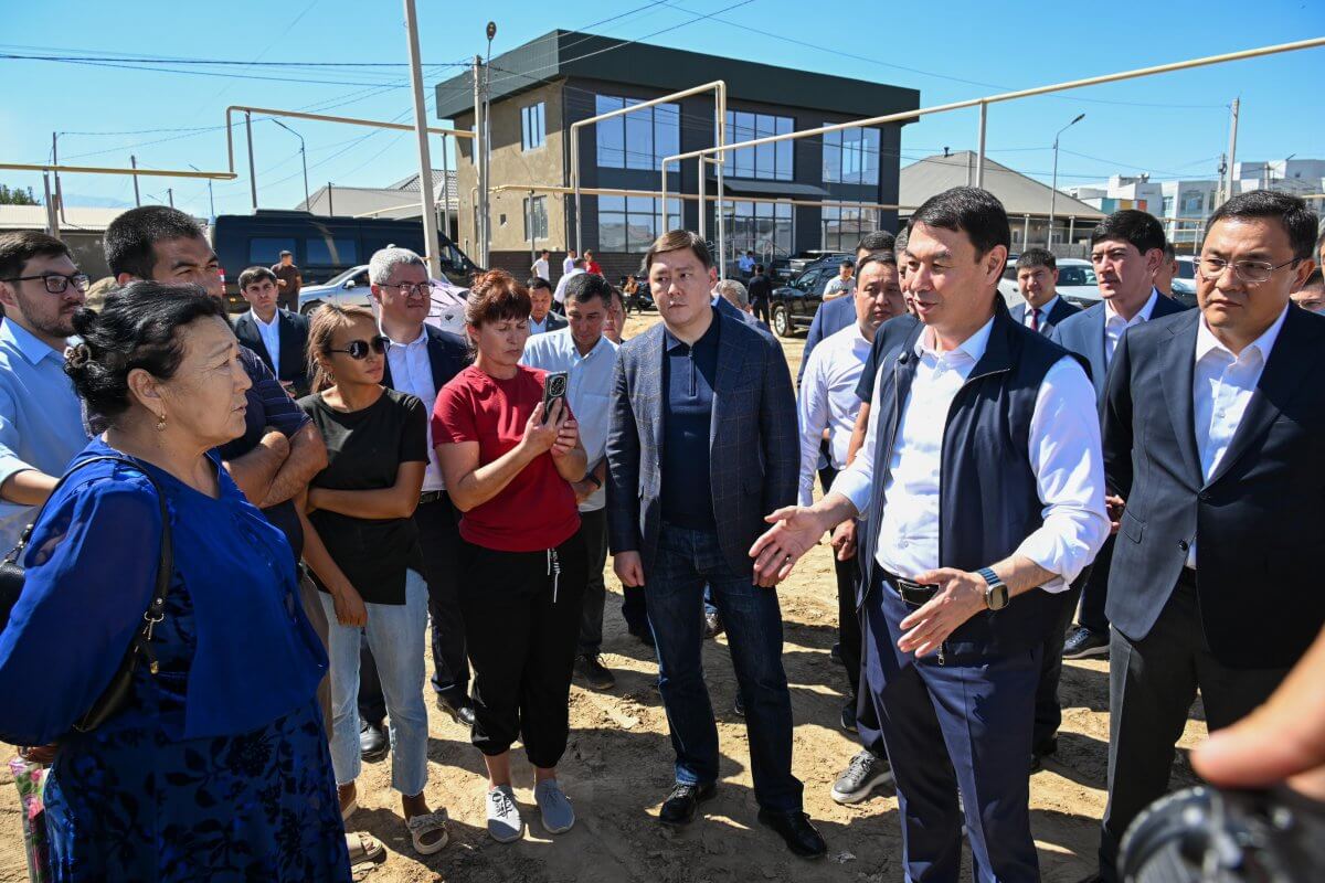 Дархан Сатыбалды поговорил с жителями Алатауского района