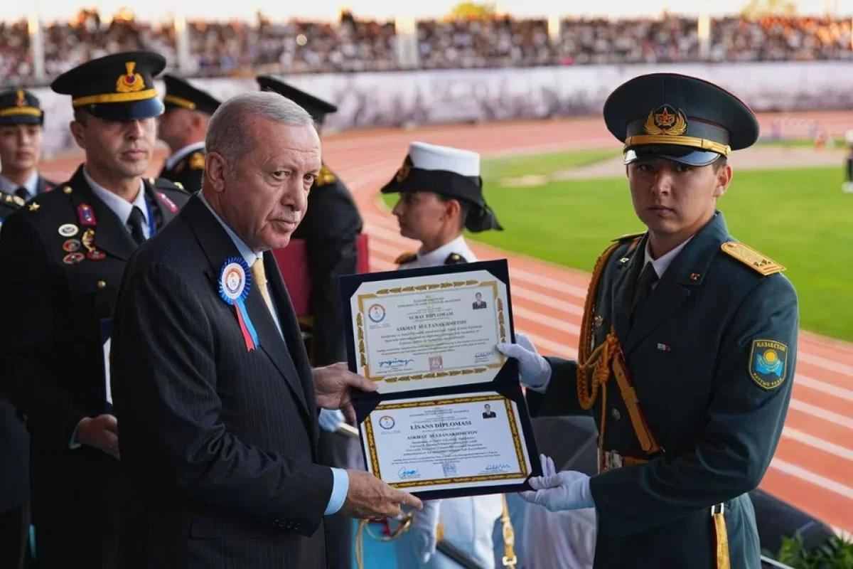 Казахстанец получил диплом от президента Турции