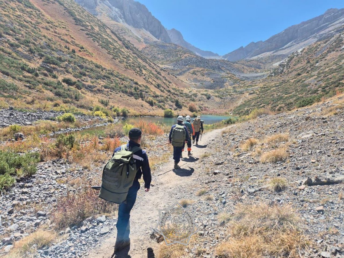 Мужчина трое суток держался на краю скалы в Туркестанской области