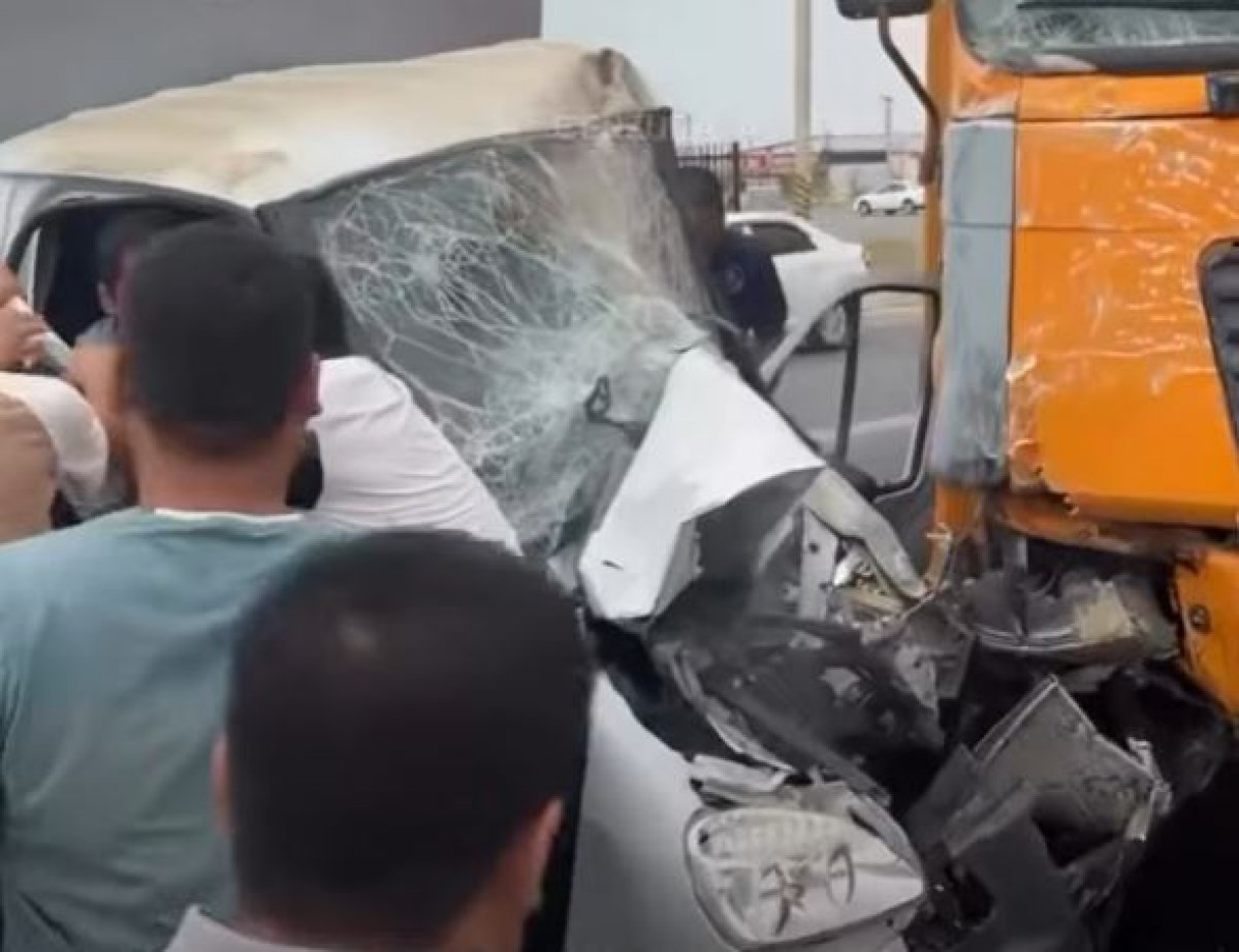 Водителя зажало в искореженной "Газели" при ДТП в Мангистау (ВИДЕО)