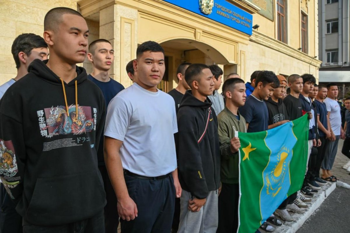 В Астане осенних призывников проводили в Пограничную службу КНБ