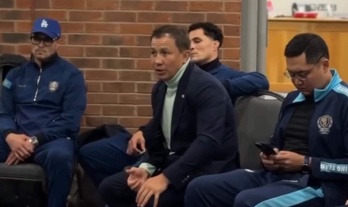 Головкин дал напутствие боксерам сборной Казахстана на чемпионате мира