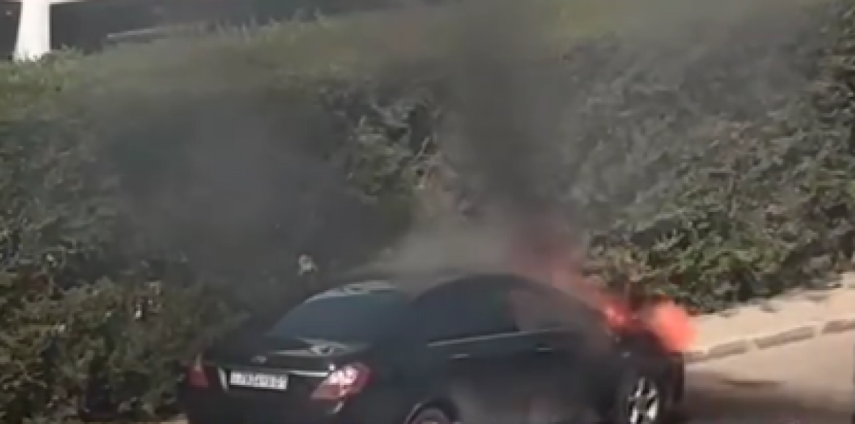 Горящий автомобиль потушили в Астане