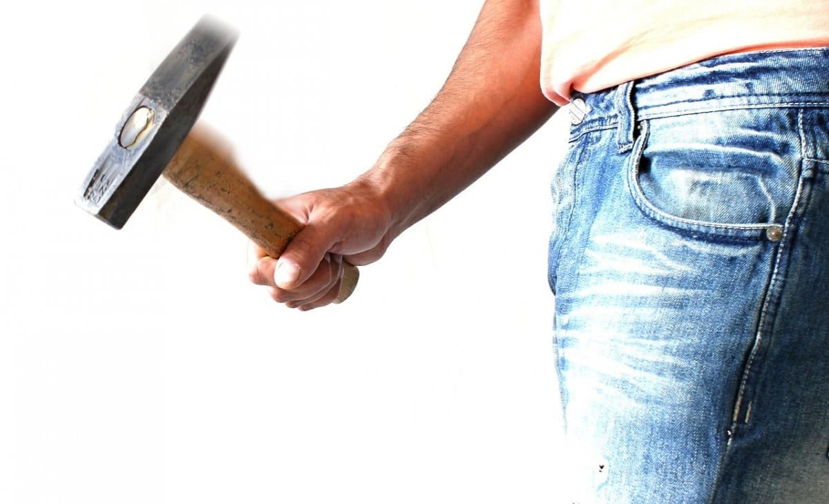 Убил мать молотком: российский подросток предстанет перед судом