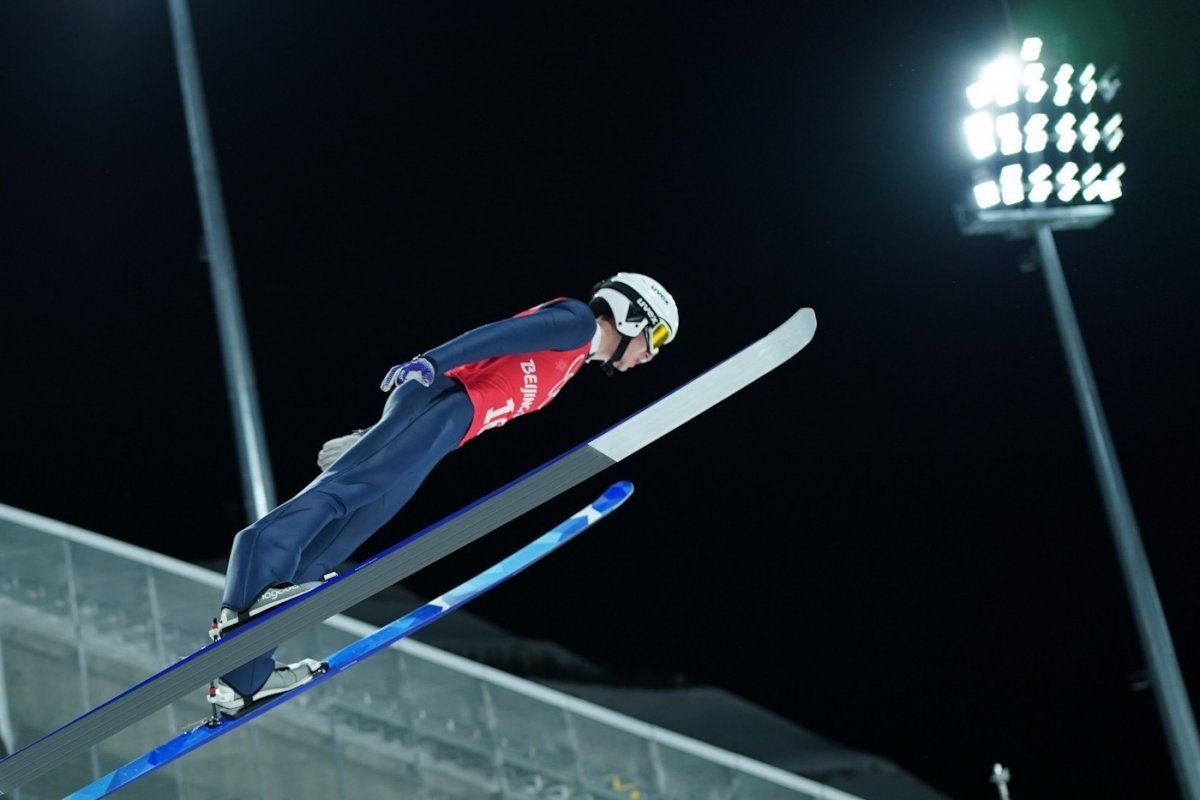 Казахстанец вошел в топ-3 на этапе Кубка FIS по прыжкам на лыжах с трамплина