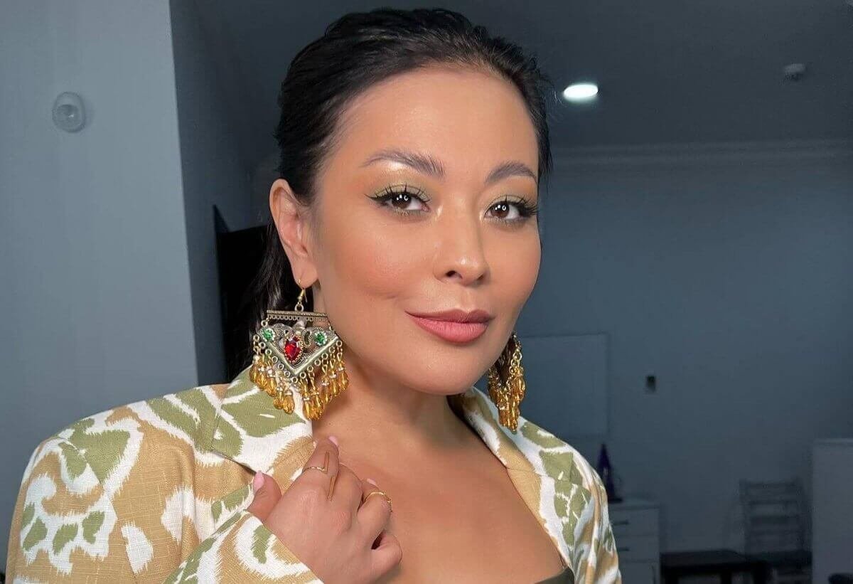 Дильназ Ахмадиева показала, как пекла пирог