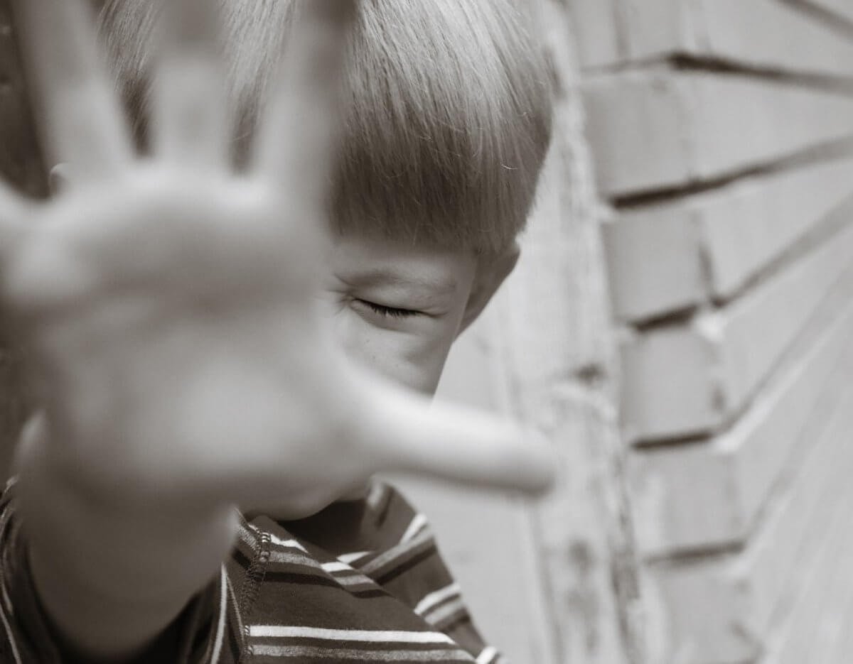 Мальчик бросил ребенка о землю в Алматы: подростка положили в диспансер