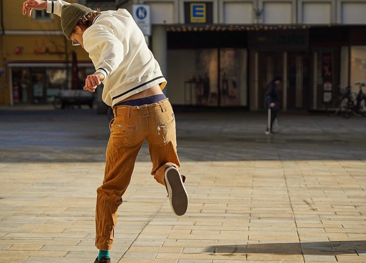 Подросток взломал LED-экран в Костанае