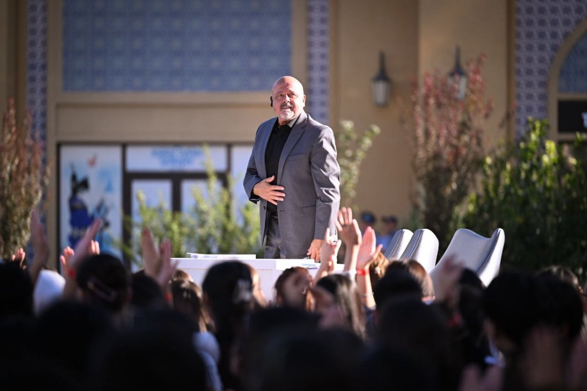 "Хочется здесь жить": обладатель премии "Грэмми" приехал в Туркестан (ВИДЕО)