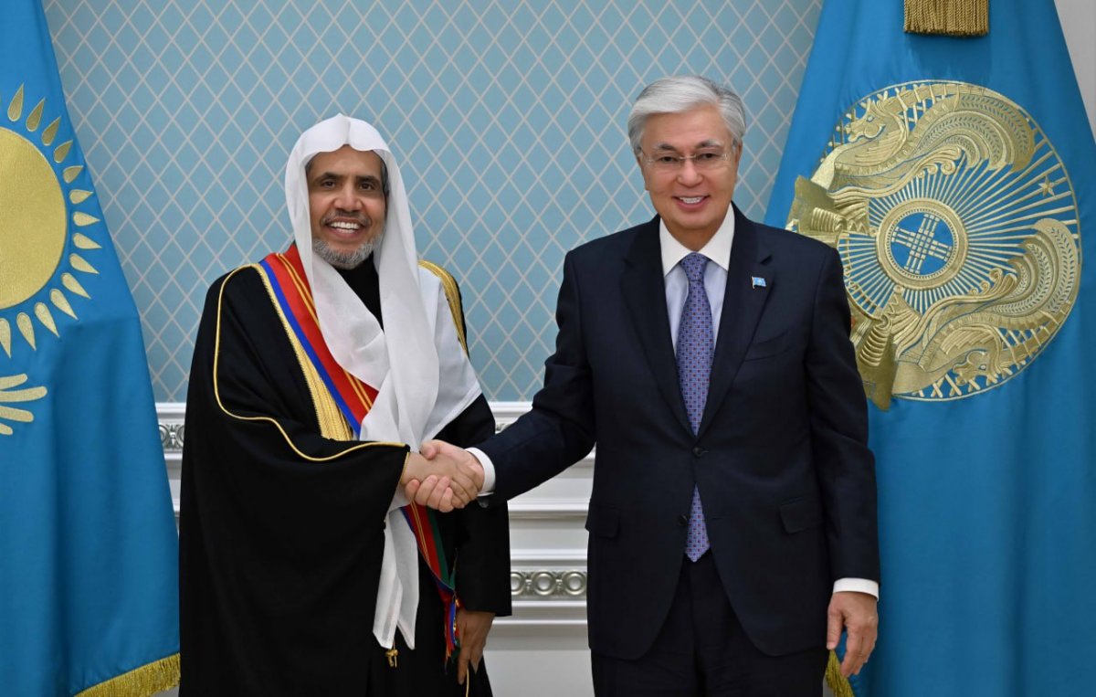 Токаев наградил генсека Всемирной исламской лиги орденом "Достық" I степени