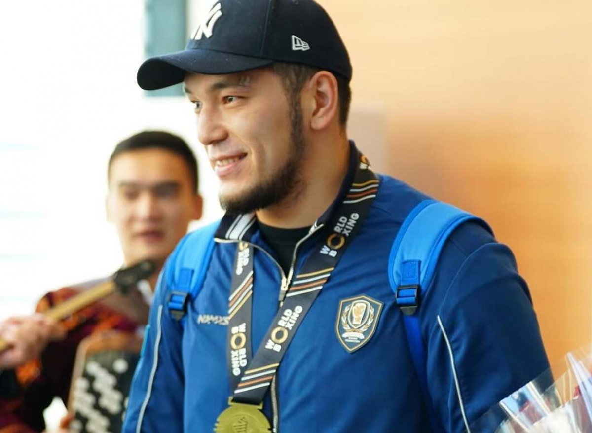 Сборную Казахстана по боксу встретили в аэропорту Астаны (ВИДЕО)