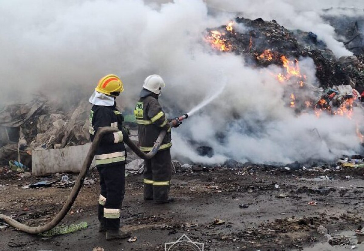 Роза ветров осложняет тушение полигона ТБО в Алматинской области