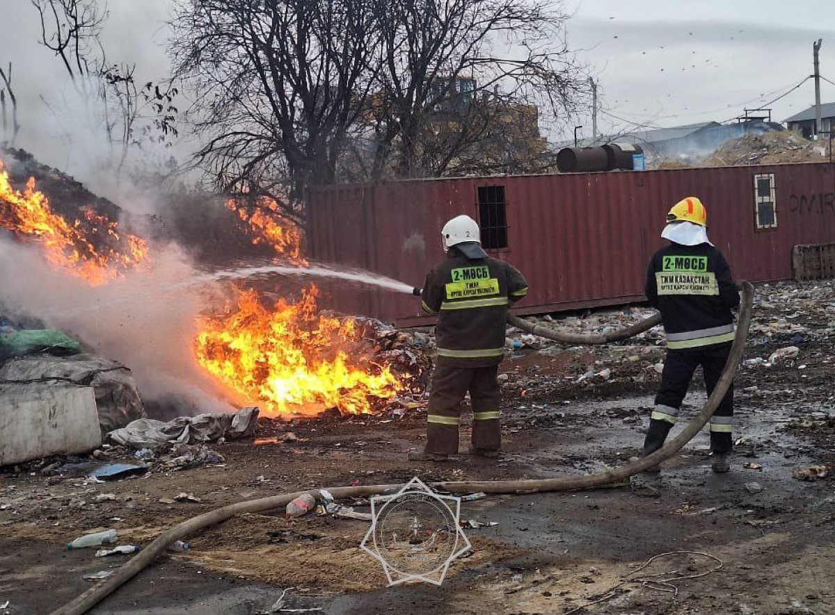 Запах гари от горящего мусорного полигона достиг Алматы (ВИДЕО)