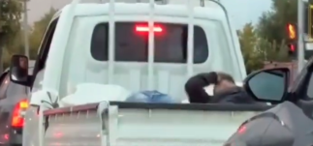 Пассажир, ехавший на борту машины, удивил астанчан