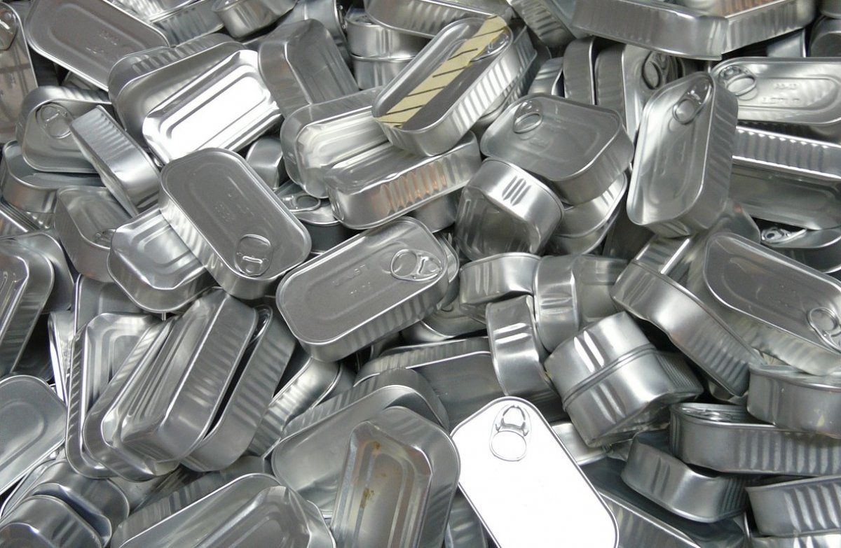 Об опасности вздувшихся консервов напомнила врач