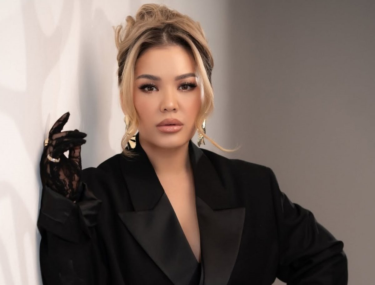 Макпал Исабекова продемонстрировала образ в стиле total black