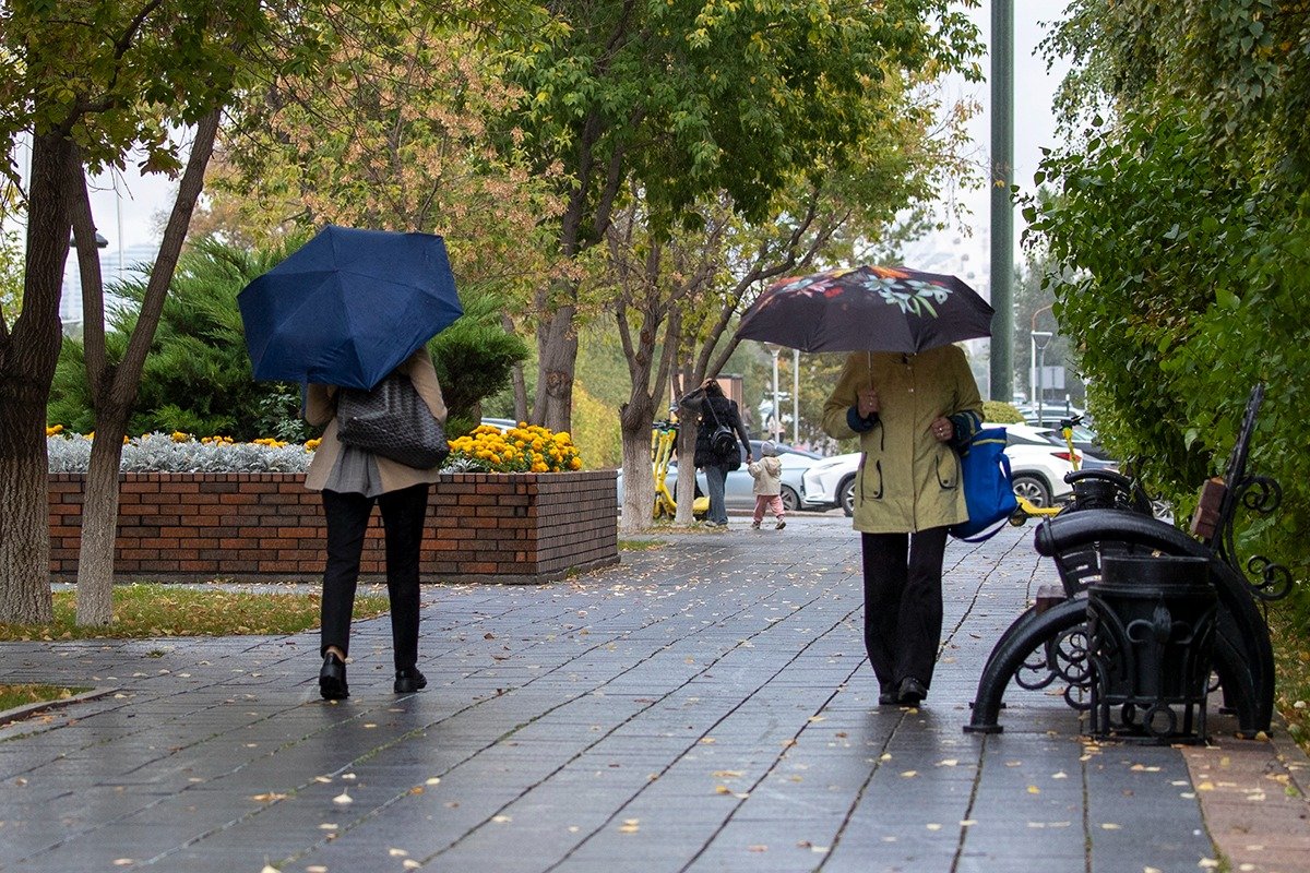 Дождливая и прохладная погода сохранится в Астане и Алматы