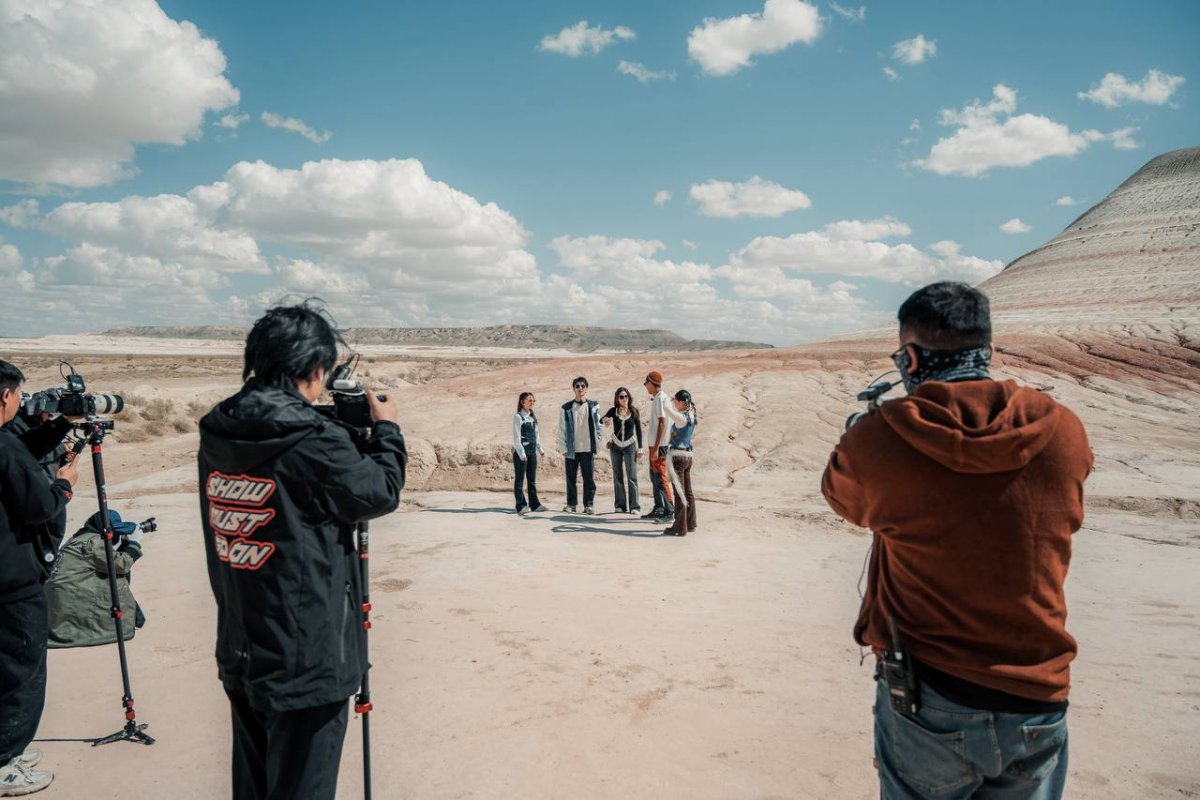 Димаш Кудайберген проводит съемки в Мангистау