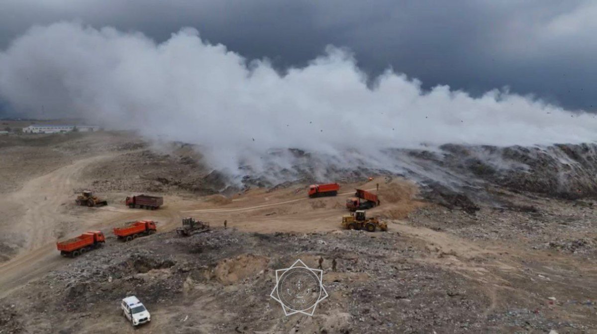 Пожар на мусорном полигоне под Алматы локализован, но работы продолжаются