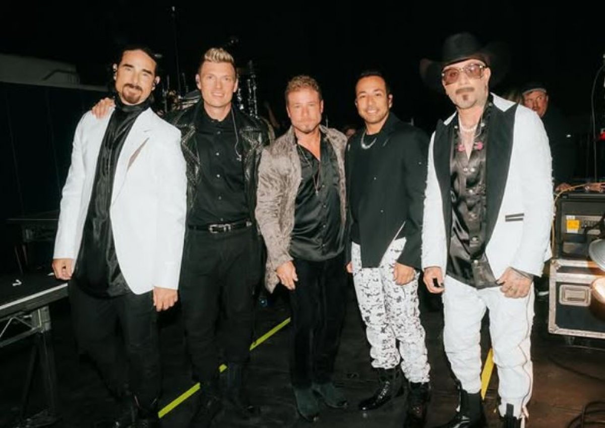 Участники группы Backstreet Boys сыграли на домбре и посадили деревья в Астане
