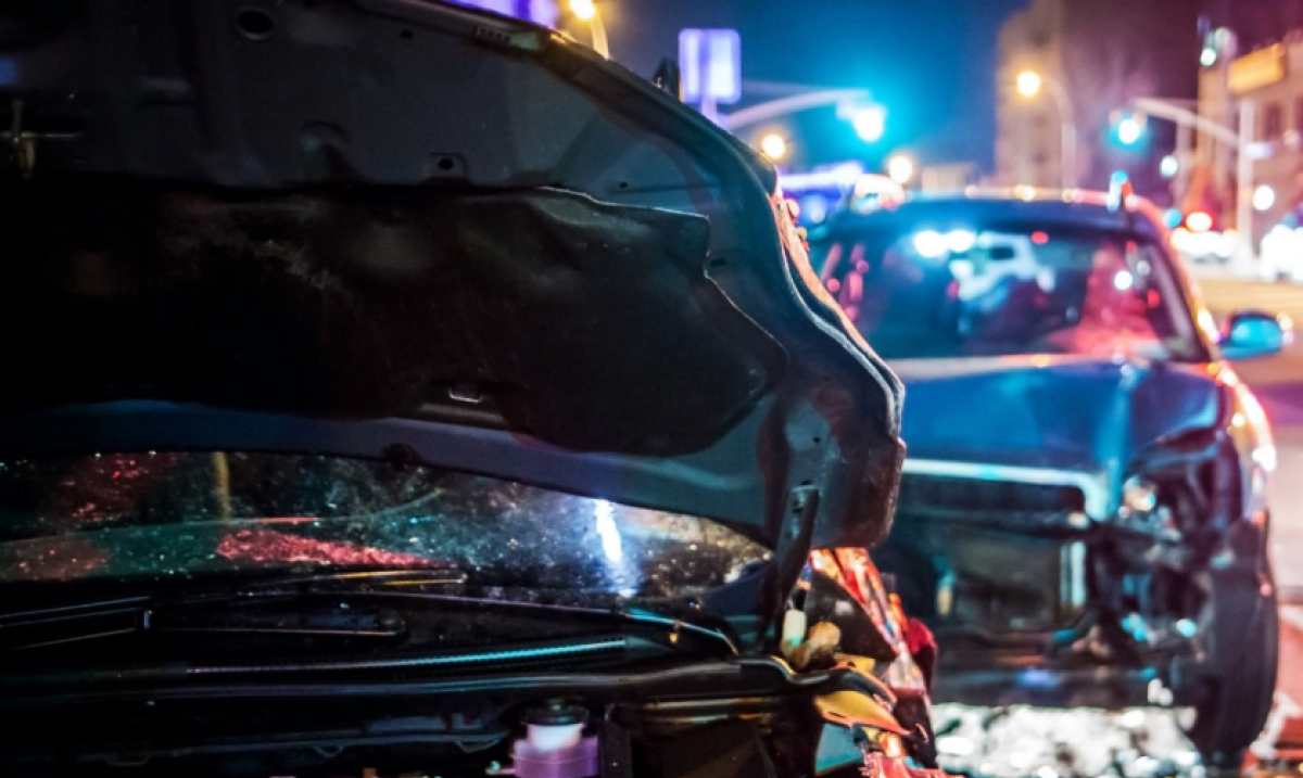 Автомобиль протаранил две машины и врезался в столб в Астане (ВИДЕО)